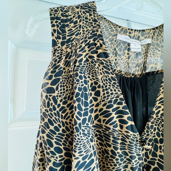 DVF Zaeta Silk Chiffon Pleated Animal Dress - Picture 15 of 15